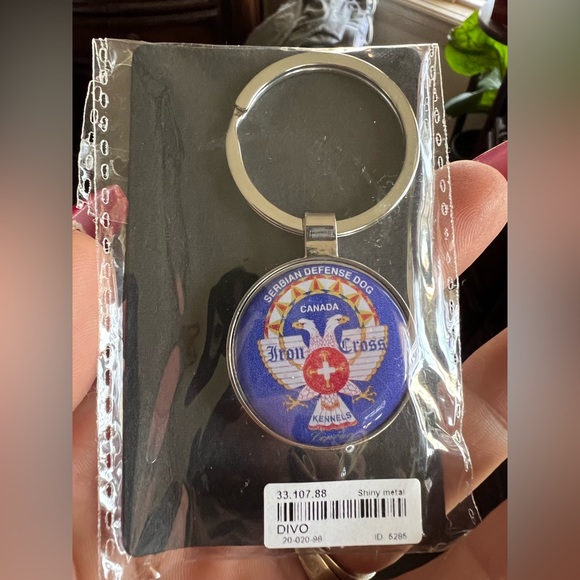 key pendant.  new - Picture 2 of 3